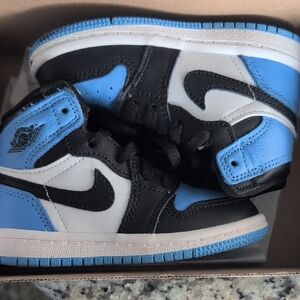 Jordan 1 Retro in University Blue and Black